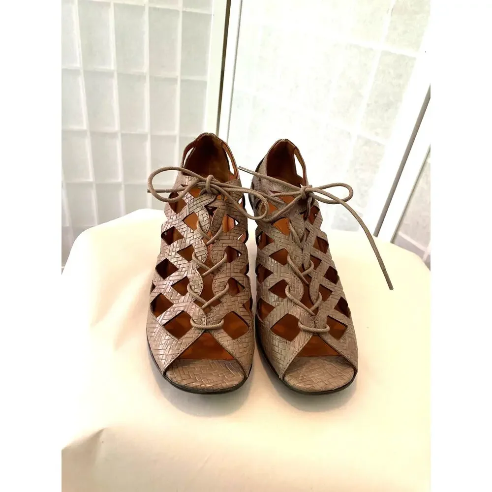 Gentle Souls Okey Dokey Neutral Leather Cage Sandals 7 Lace Up Lattice Cut Out